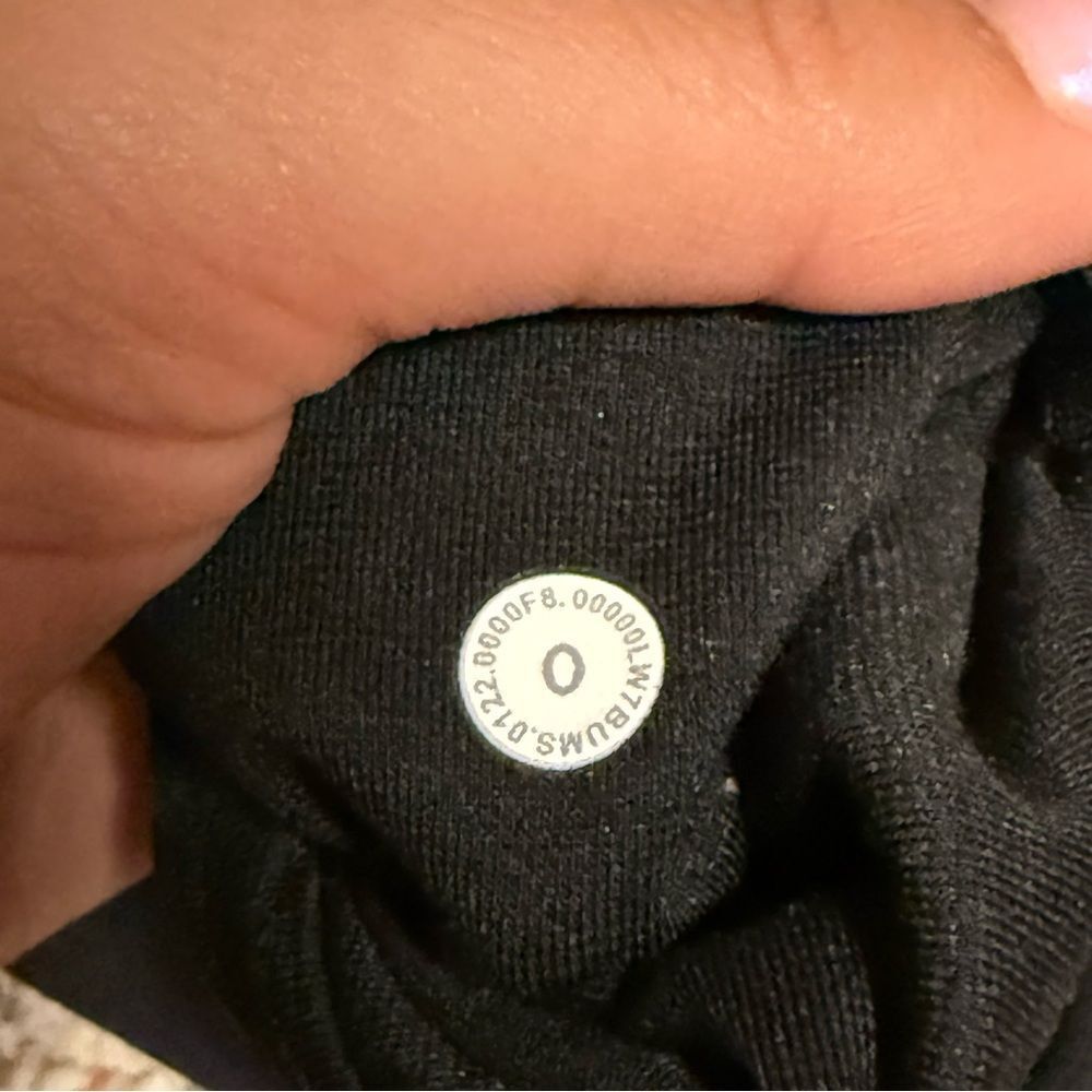 Lululemon Align High Rise Short 6" *Pockets
Black- Size 0 - Picture 3 of 5